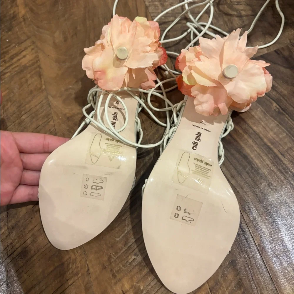 Cult Gaia Effie flower heels - Picture 3 of 4